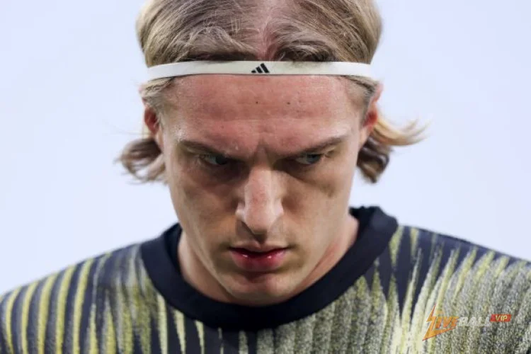 Kölnยังคงจับตาดูลีดส์จับ Sebastiaan Bornauw (27) ต่อไปหลังจากการถ่ายโอนล้มเหลวในเดือนมกราคม