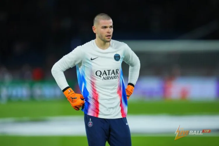 Lucas Chevalier ของ PSG ขาดความมั่นใจระหว่างแคมป์ฝรั่งเศส