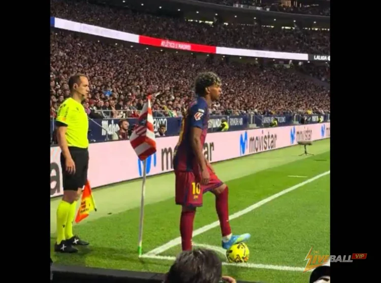 วินิซิอุส จูเนียร์ ยกย่องการตอบสนองของ Lamine Yamal หลังจากการเหยียดเชื้อชาติที่ Metropolitano