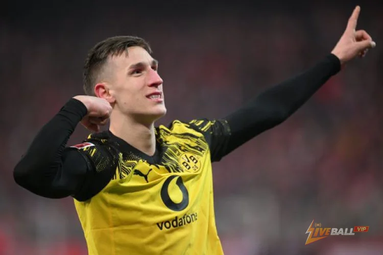 Nico Schlotterbeck มี 'สามทางเลือก' Lars Ricken กล่าว