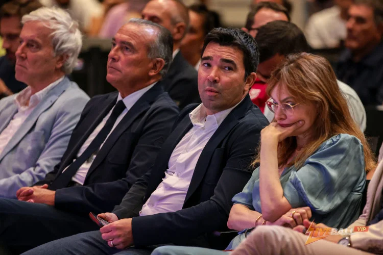 Barcelona sporting director Deco on striker search – “We don’t rule anyone out”