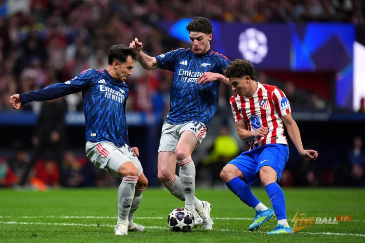บาร์เซโลนา, PSG อยู่ในสถานะเตรียมพร้อมเมื่อจูเลียน อัลวาเรซปฏิเสธข้อเสนอจากแอตเลติโก มาดริด