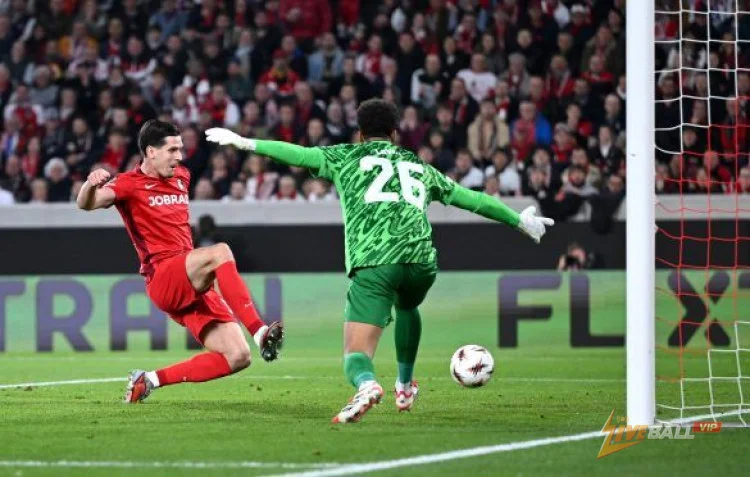ทีมเกงค์เปิดรับข้อเสนอในการขายผู้รักษาประตูสองคน เนื่องจากวัยรุ่นได้รับตำแหน่งตัวจริงในฤดูกาลหน้า โดยมีชื่อของธิโบต์ กูร์ตัวส์, มาร์เทน แวนเดอวอร์ด และไมค์ เพนเดอร์ส เป็นที่พูดถึง