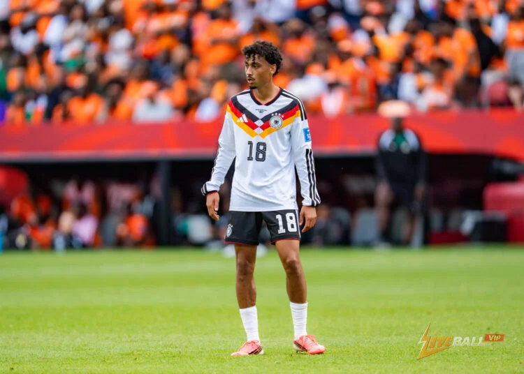 อาร์เซนอลและแมนเชสเตอร์ ยูไนเต็ดล้มเหลวในการพยายามช่วงชิงนาธาเนียล บราวน์ไปยังบาเยิร์น มิวนิคในช่วงท้าย
