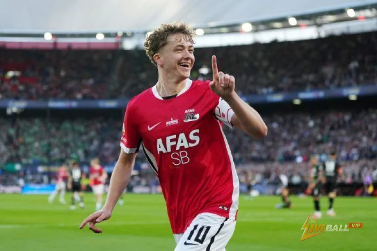 PSV เตรียมเสริมความแข็งแกร่งในการรักษาแชมป์ด้วยการเซ็นสัญญากับดาวเตะกองกลางจาก AZ Alkmaar