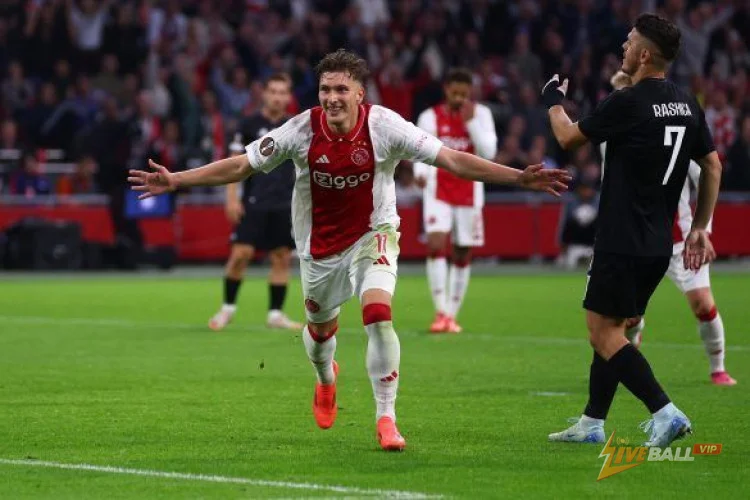 Amsterdam to Paris via Porto? Ajax pushing PSG for huge Mika Godts transfer fee after talks held