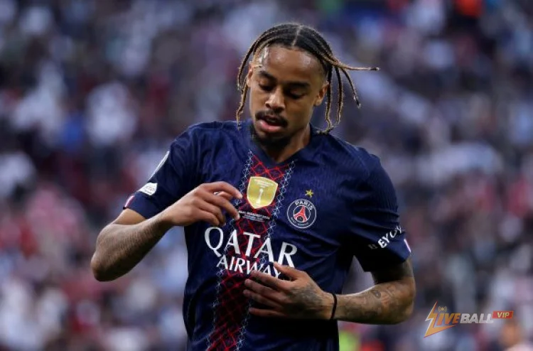 ลิเวอร์พูลยังคงเจรจากับ PSG เกี่ยวกับแบรดลีย์ บาร์โคล่า เนื่องจากกองหน้ารายนี้เป็นตัวสำรองที่ไม่ได้ลงเล่นในนัดชิงซูเปอร์คัพ