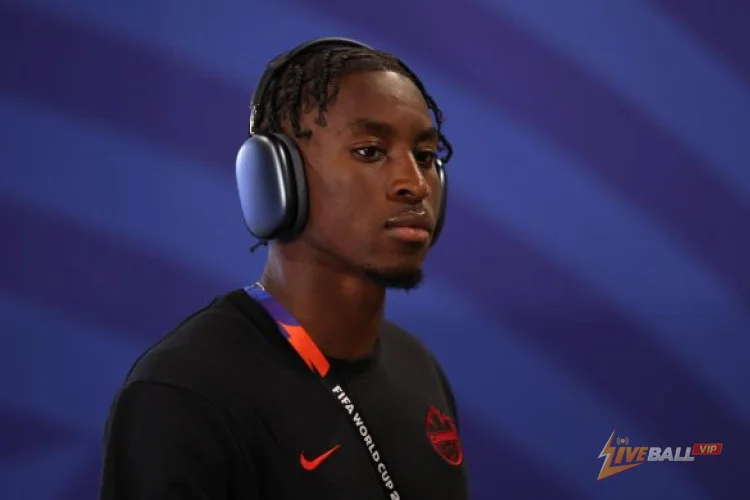 ทางการ | โมอิส บอมบิโต จาก OGC Nice จะเข้ารับการผ่าตัดเพิ่มเติมเกี่ยวกับอาการบาดเจ็บที่กระดูกหน้าแข้ง