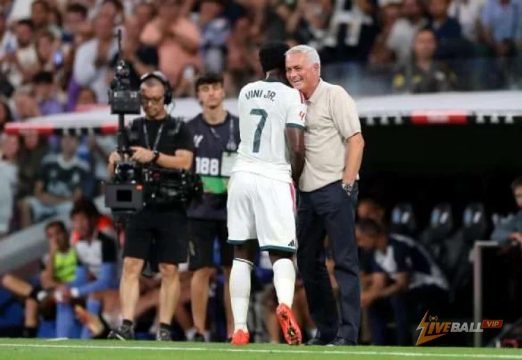 โชเซ่ มูรินโญ่ อธิบายเหตุผลในการเปลี่ยนตัว วินิซิอุส จูเนียร์ ในเกมที่เรอัล มาดริดชนะเรอัล โซเซียดาด 4-1