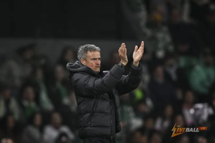 หลุยส์ เอ็นริเก้ และผู้เล่นอีกห้าคนต่อสัญญากับ PSG