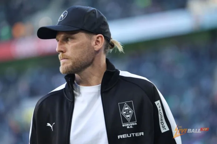 โค้ชทีมโบรุสเซีย มึนเช่นกลัดบัคสั่งใช้ 'การบำบัดด้วยการช็อก' หลังจากการล้มเหลวในการป้องกันครั้งล่าสุด
